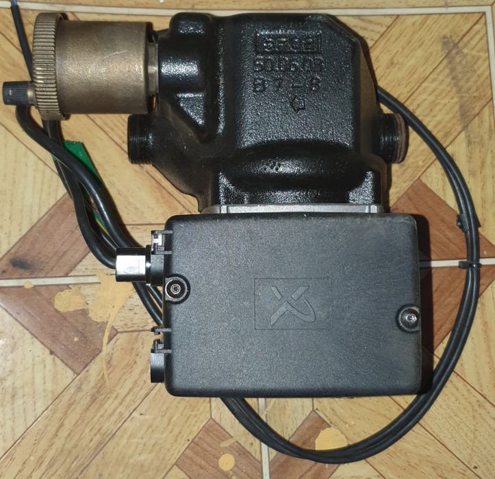 Vând piese centrala termică Saunier Duval  și Instant apă Vaillant