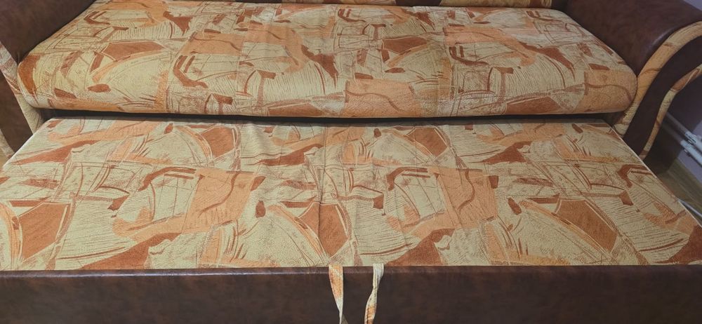 Canapea de vânzare.