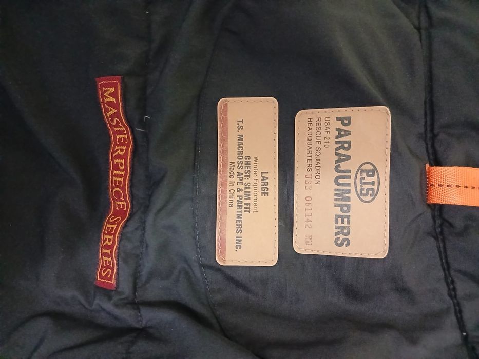 Vând geacă Parajumpers