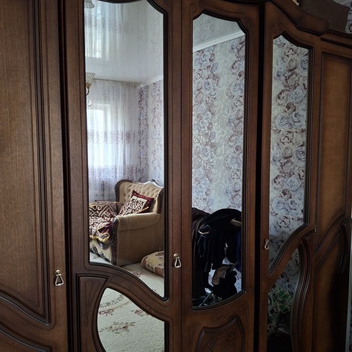 Продам шкаф спальный