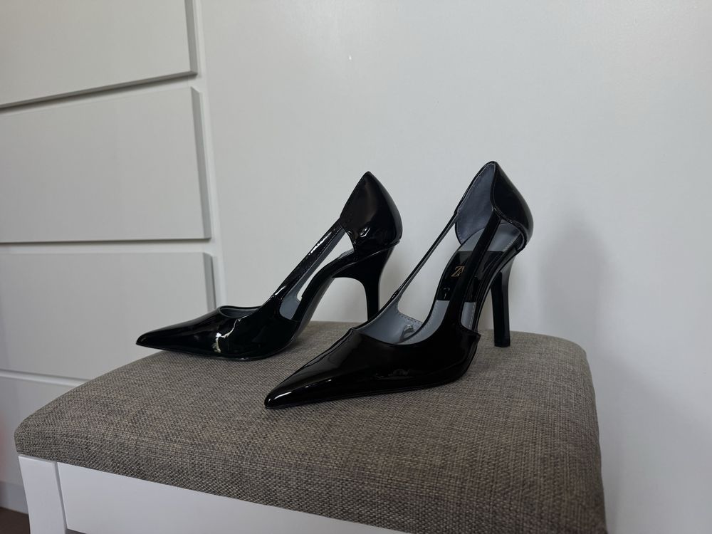Лачени обувки на висок ток zara