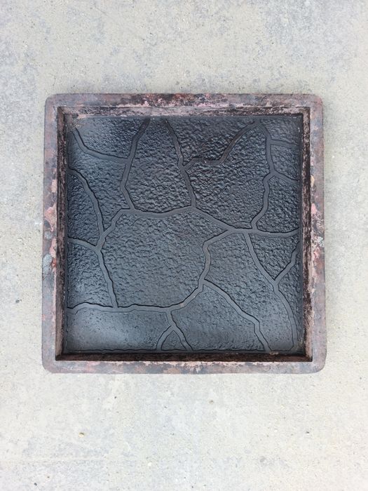 2000 de matrite pavaj si borduri sh din polipropilena in stare f buna