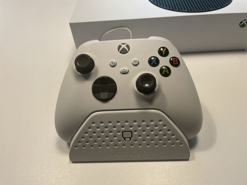 Vand consola Xbox Series S cu maneta si charger