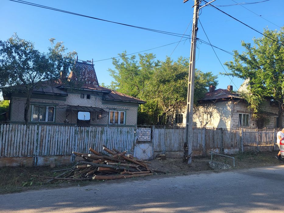 De vanzare casa batraneasca + teren 1230 mp