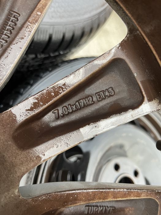 Set jante aliaj R17 originale Vw cu anvelope de vara 235 55 R17