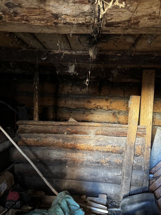 Rezidenta rustica de lemn pentru vanzare.