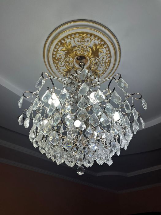 продается люстра для зала