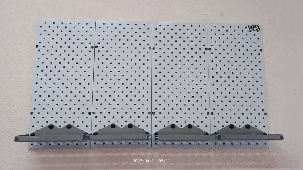 Teshilgan panel, перфопанель, do'konda ilgaklar uchun teshilgan panel