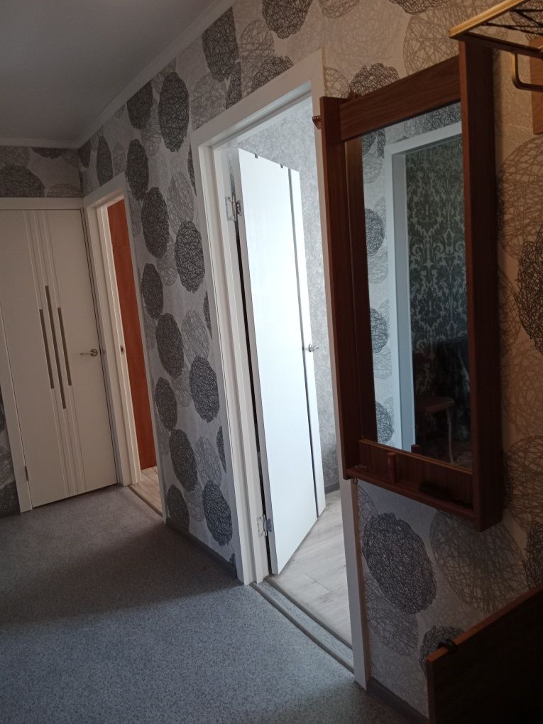 Продается 3комн.квартира, удобный район, тихий , зелёный двор. 8микр.