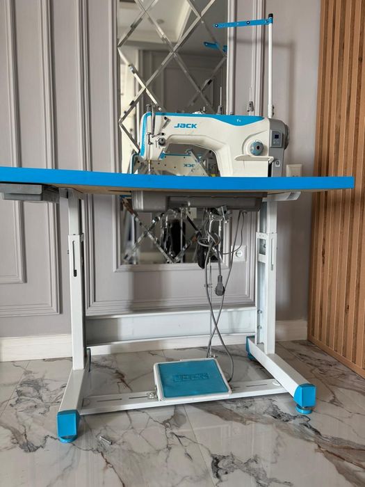 Швейная машина JACK F4