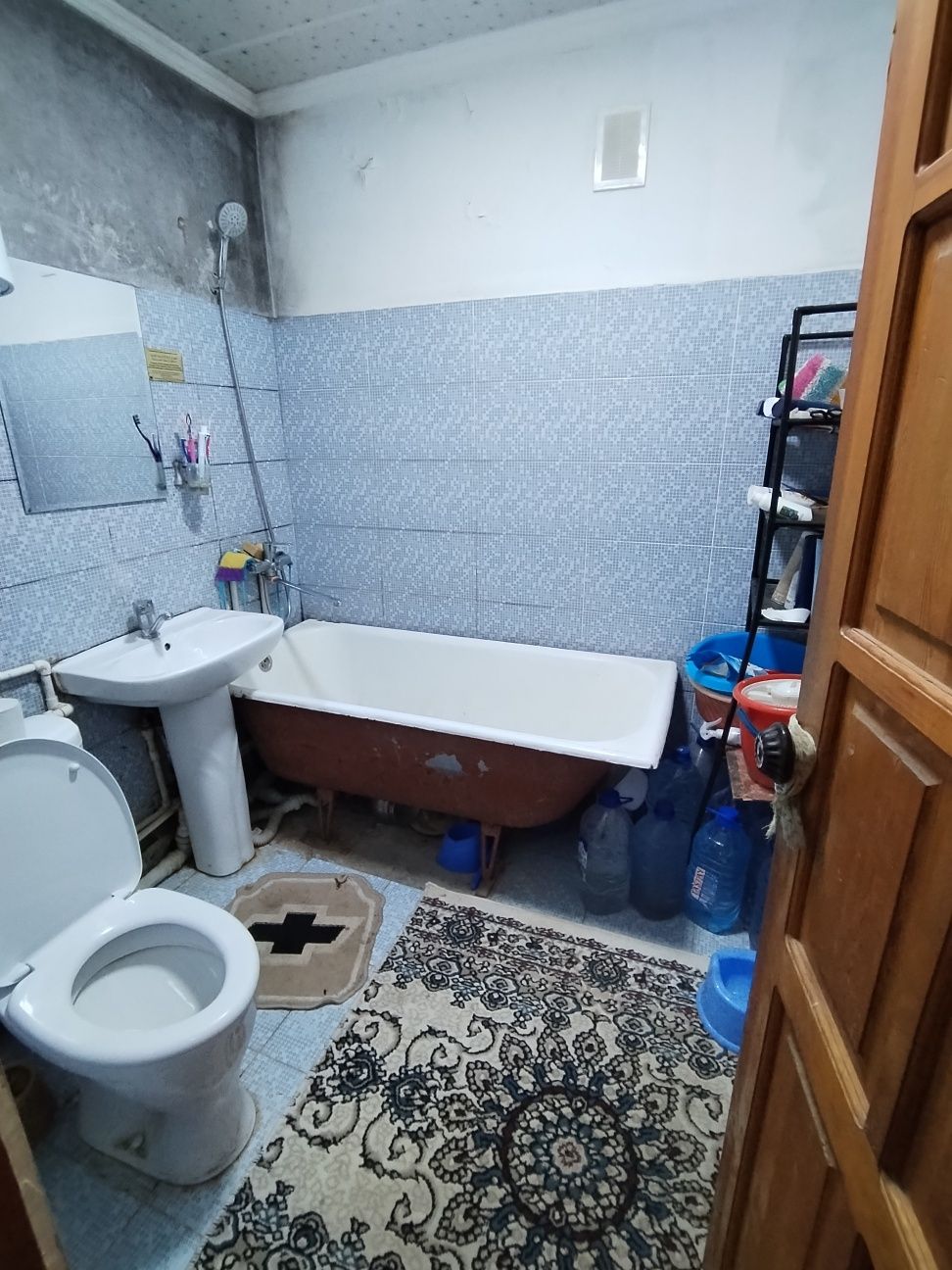 222 мкр 21 дом 2 этаж 3 комната срочно Сатылады