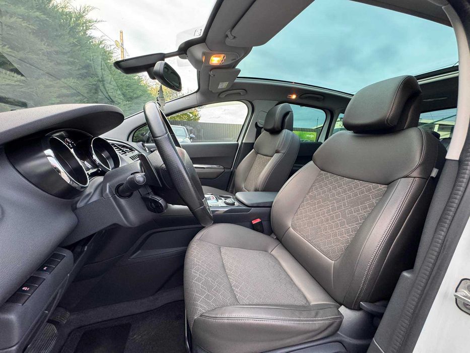 Peugeot 3008 Hybrid 4 x 4 Alure 200 cp