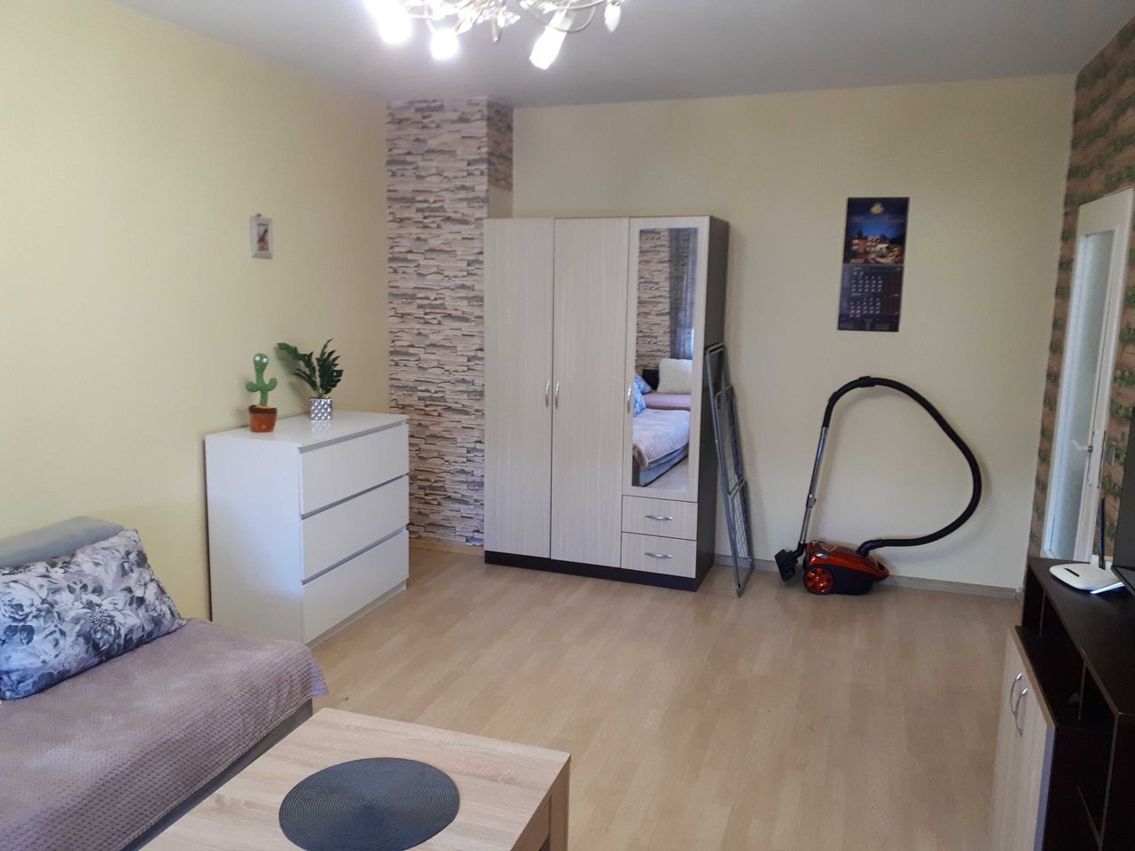 Дава се под наем Едностаен апартамент в Димитровград - 46 кв.м за 163.2 € - Снимка #1