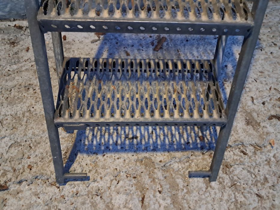 Малка стълба згаваема поцинкована от товарен бус  фургон