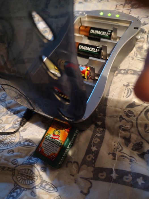 Încărcător GP acumulatori AA/AAA/C/D/9V