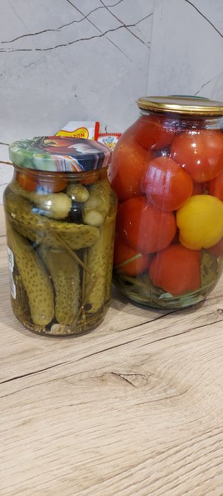Маринованные огурцы, помидоры