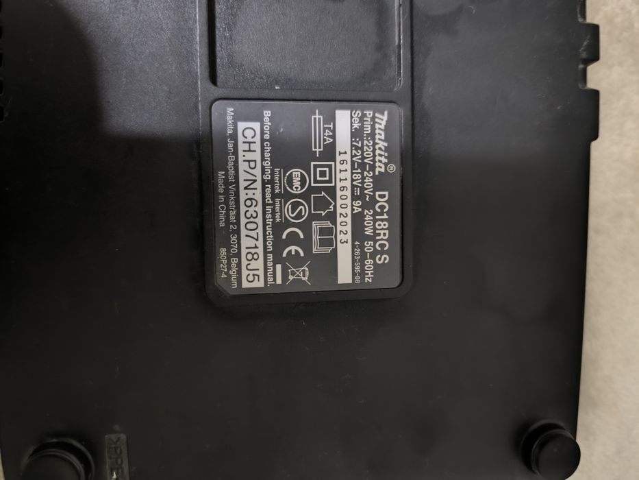 Încărcător Makita DC18RC