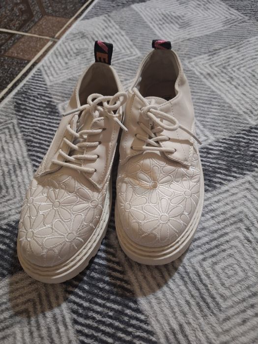 Обувки от Тенденз