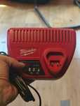 Încărcător Milwaukee m12