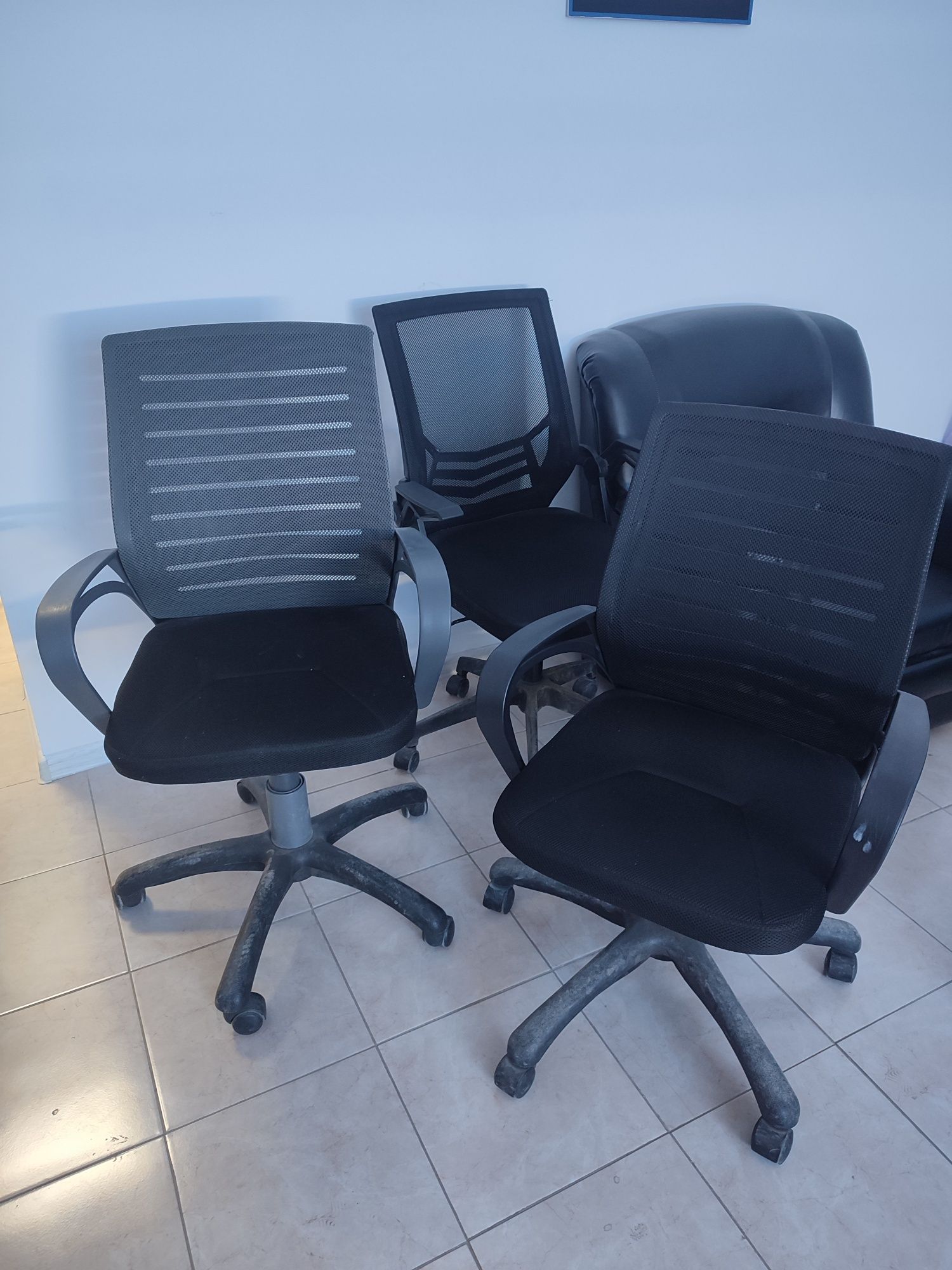 Продаются офисные стулья