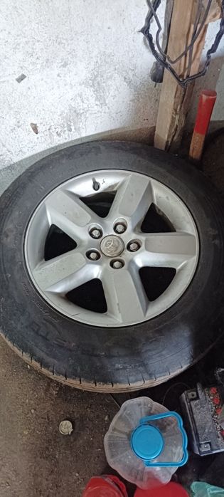 Продавам гуми и джанти 16 цола за рав 4