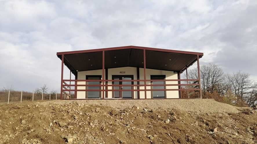 Casa, garaje auto pe structura metalica si panou sandwich termoizolant