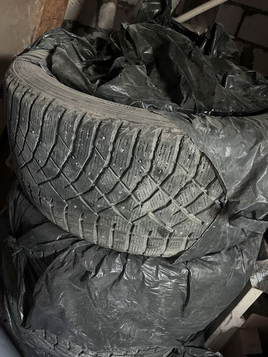 Зимние покрышки 295/40/21