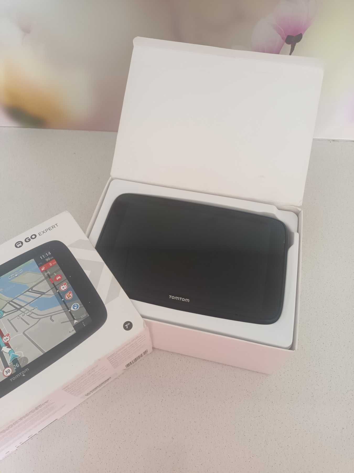 Навигация за камион GPS ЧИСТО НОВА TomTom GO Expert 7 с Вечни Карти