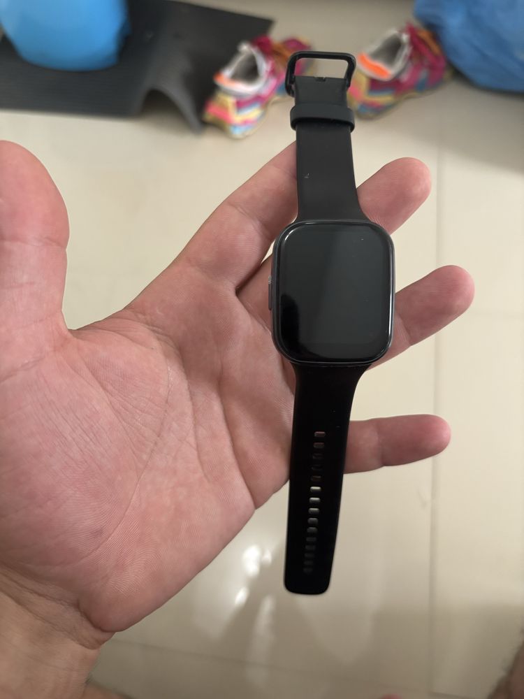 Vand smartwatch in stare perfecta
