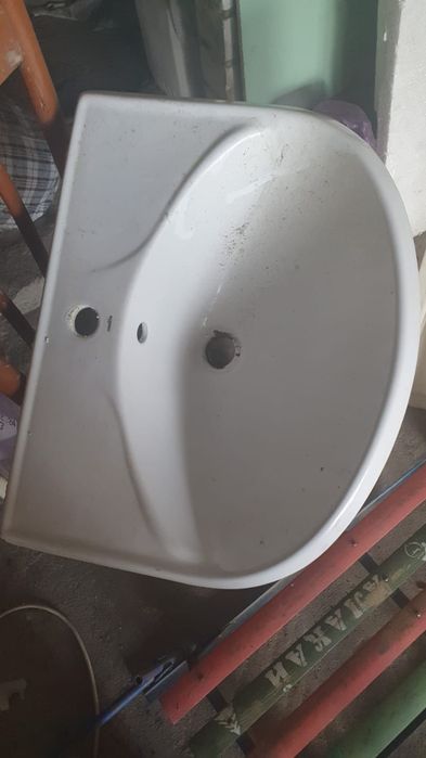 Продам умывальник тюльпан фирмы "Санита"