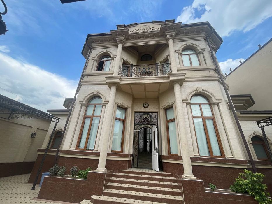 Сдаётся Дом на долгосрочную аренду дом 1000 кв.