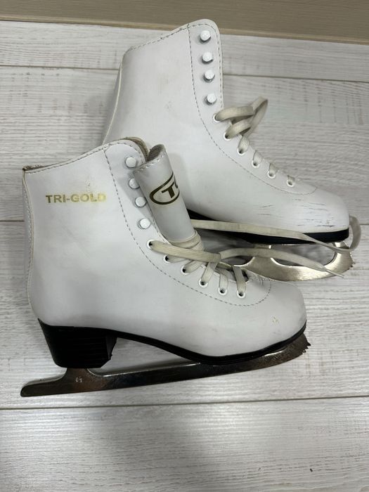 Продам б/у фигурные коньки 37-38р