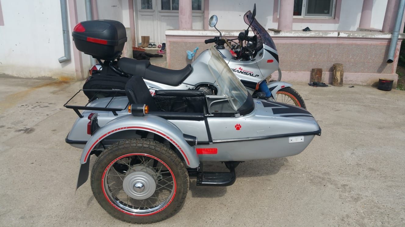 Honda transalp 600V cu atas foarte dotata și pregătită totul nou