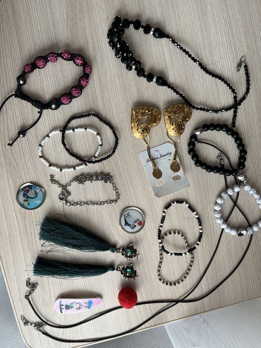 Разные украшений, бижутерия