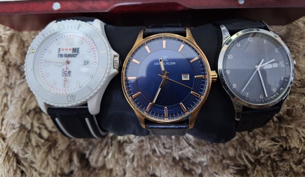 Vand sau schimb lot de ceasuri