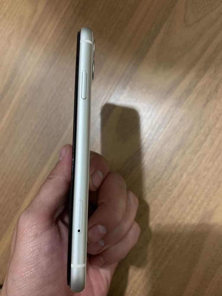 Iphone 11 гарантиясы бар