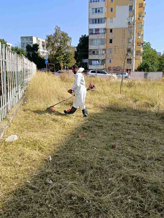 Косене на трева почистване на запустели терени и дворове