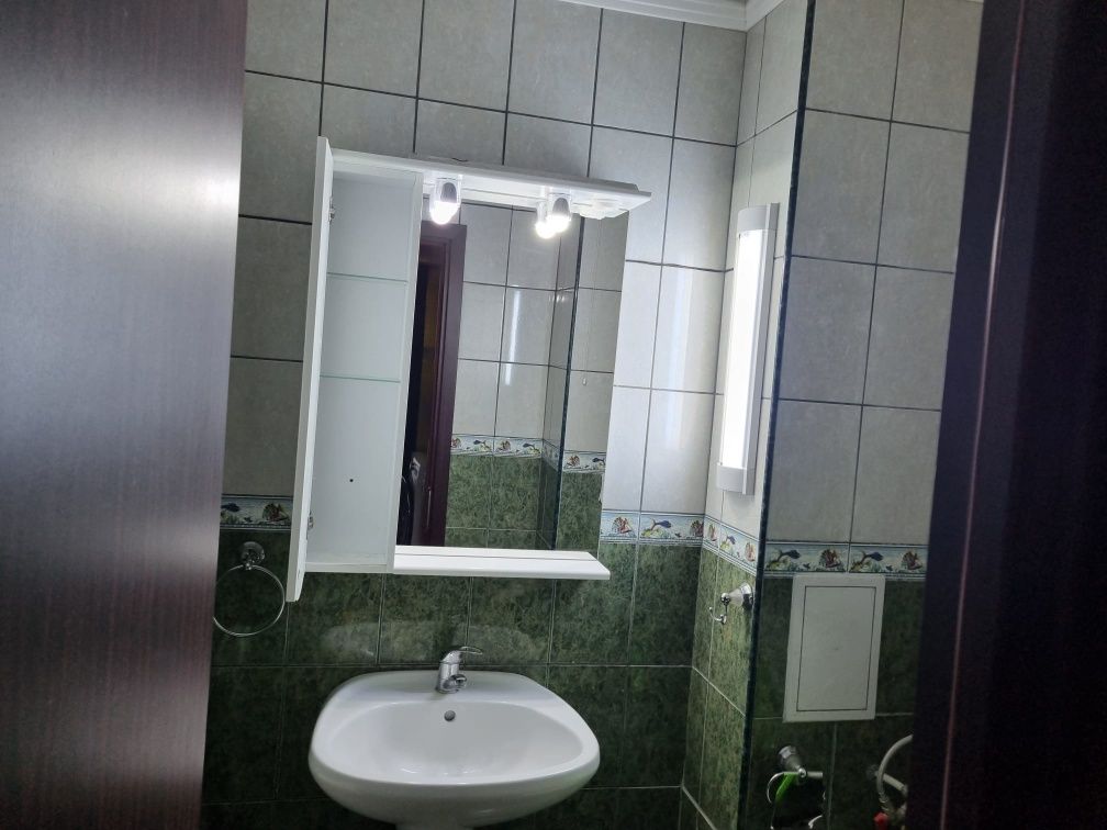 Oglinda de baie cu dulap