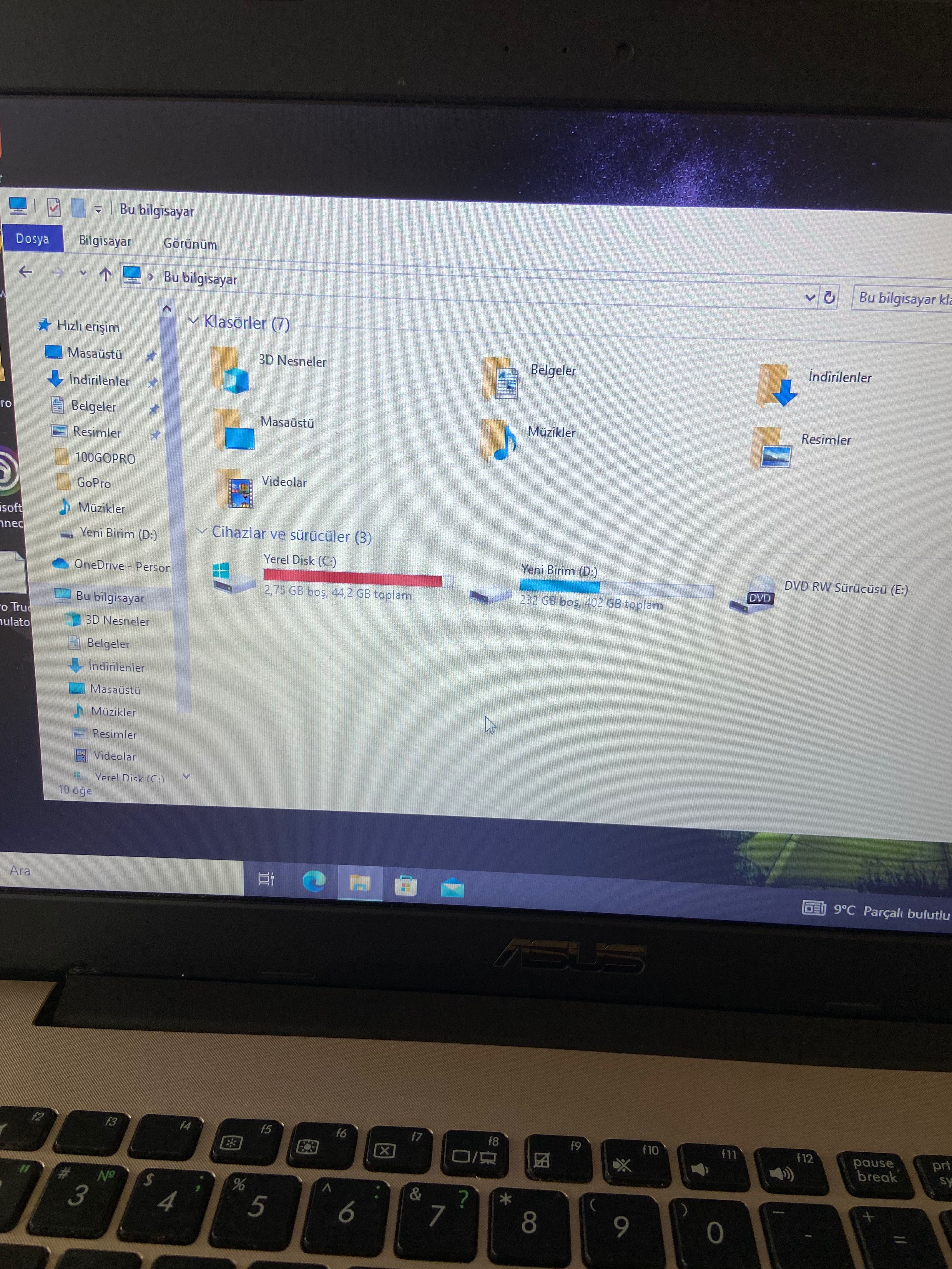 Лаптоп Asus X555L