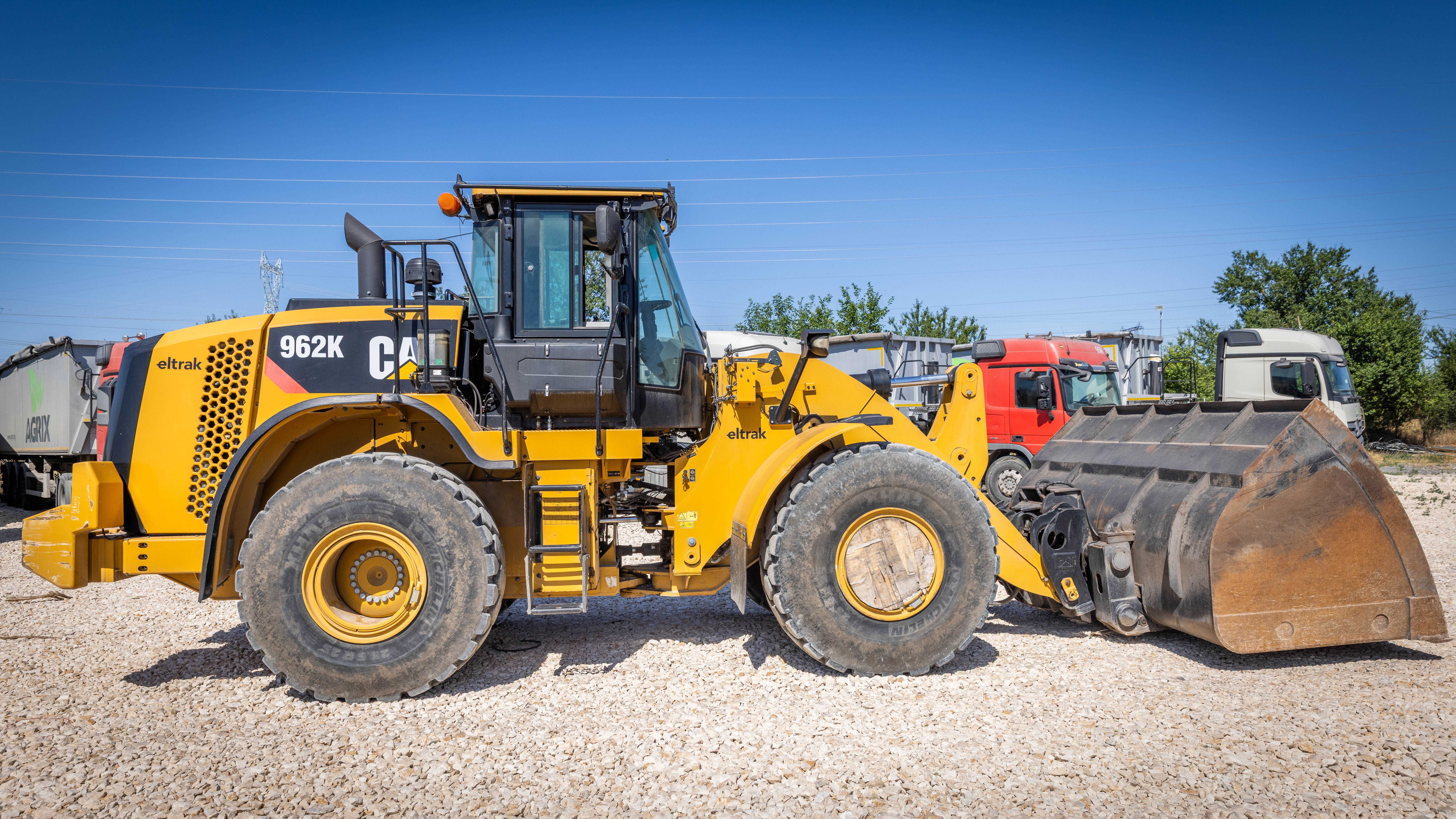 Челен товарач CAT 962K 2015