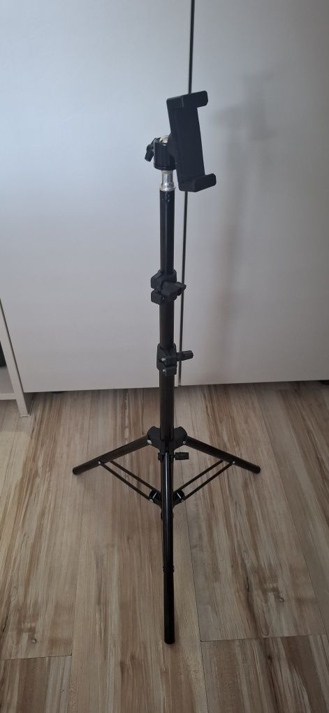 Статив, стойка за телефон, фотоапарат и др.