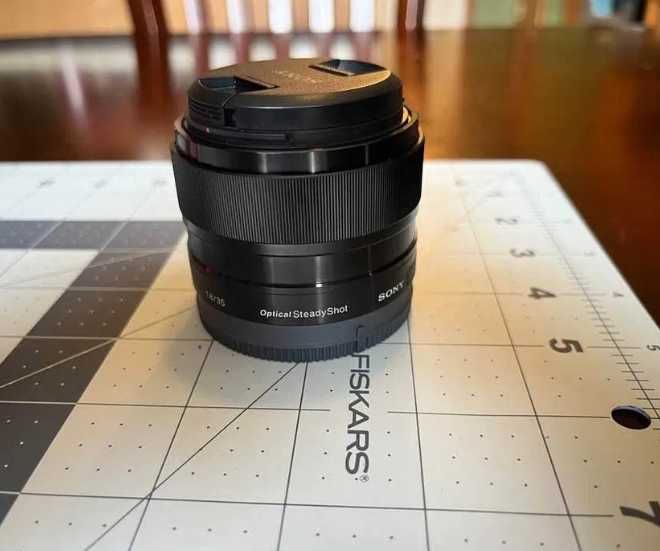 обектив Sony SEL 35mm f/1.8 OSS