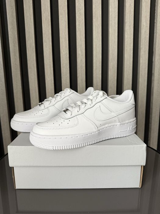 Nike air force 1 triple white