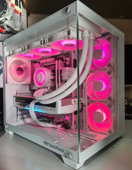 Ryzen 7 9800X3D/32GB GDDR5/2TB SSD NVME/RTX 5070TI-16GB