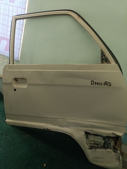 Damas oʻng taraf eshik