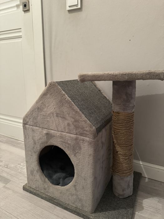 Продаю домик и когтеточку для кошки