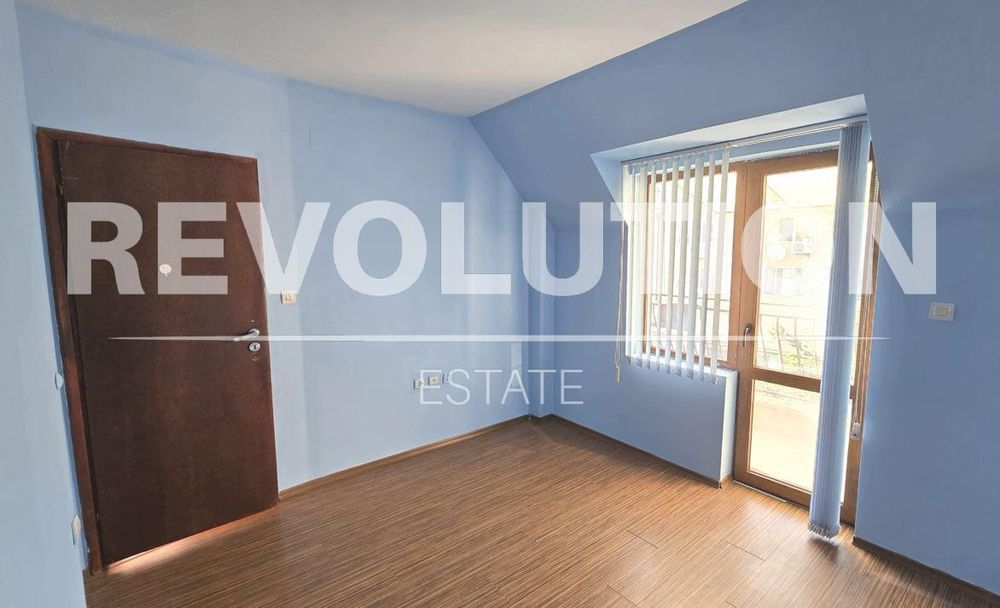 Четиристаен апартамент в района на Бриз!