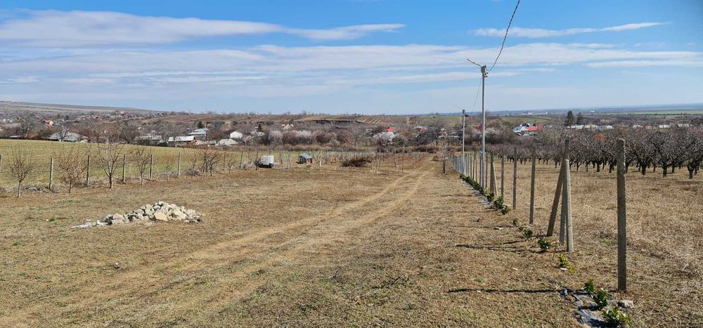 Teren intravilan, pozitie superba - 3800m2 cu Utilitati