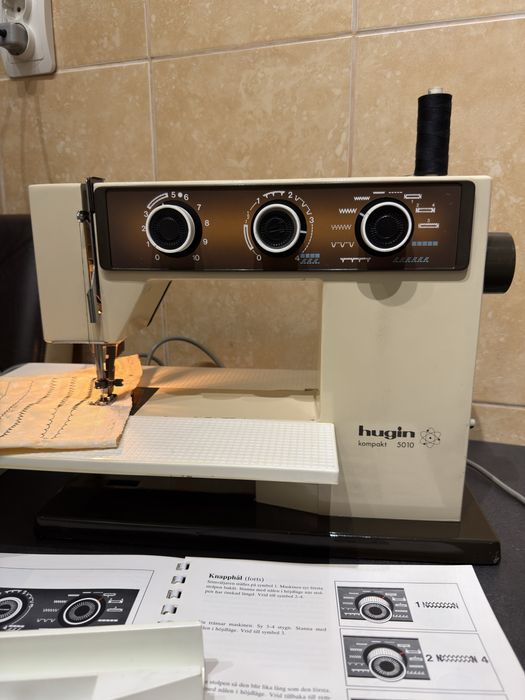 Masina de cusut festonat si butoniere Hugin Germania