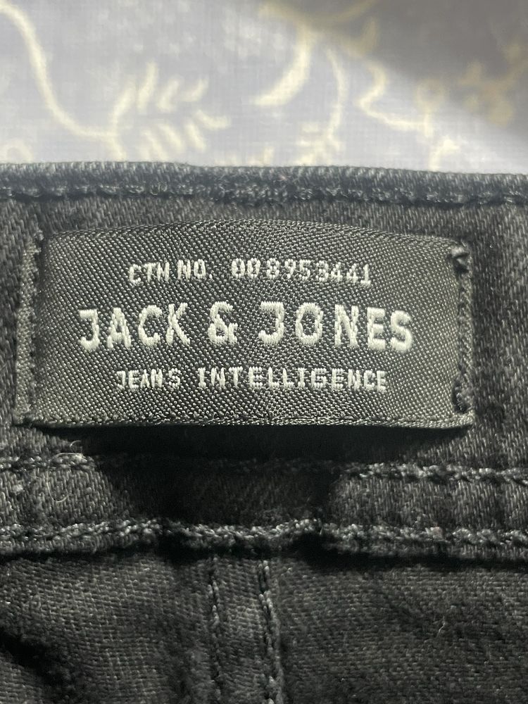 Мъжки дънки:Jack&Jones и Tom Tailor